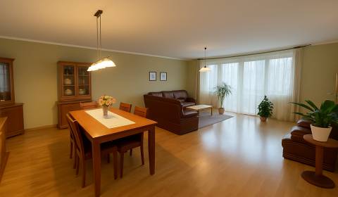 Kaufen 4-Zimmer-Wohnung, 4-Zimmer-Wohnung, Kysucká, Bratislava - Staré