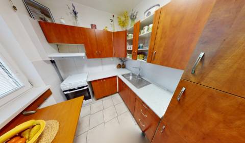 Kaufen 3-Zimmer-Wohnung, 3-Zimmer-Wohnung, Krušovská, Topoľčany, Slowa