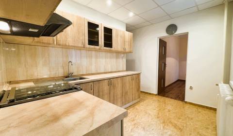 Kaufen 3-Zimmer-Wohnung, 3-Zimmer-Wohnung, Kutnohorská, Trebišov, Slow