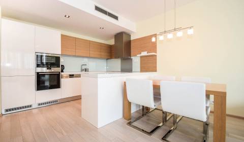 Mieten 3-Zimmer-Wohnung, 3-Zimmer-Wohnung, Bratislava - Staré Mesto, S