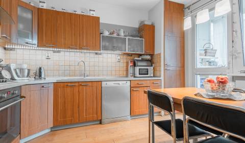 Kaufen 4-Zimmer-Wohnung, 4-Zimmer-Wohnung, Poľnohospodárska, Bratislav