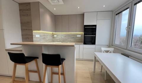 Kaufen 3-Zimmer-Wohnung, 3-Zimmer-Wohnung, Bánovce nad Bebravou, Slowa