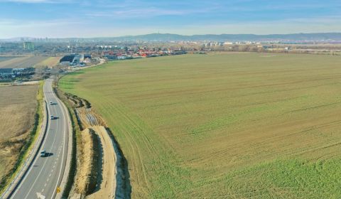 Investment Grundstück (6132 m²) in der Nähe von FAMILIENHÄUSERN