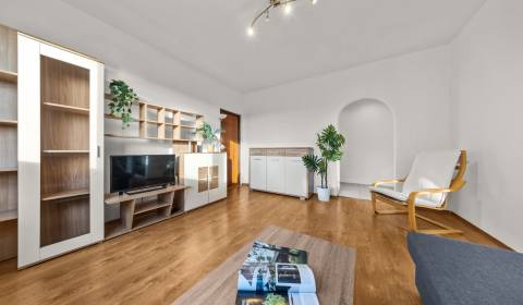 Kaufen 2-Zimmer-Wohnung, 2-Zimmer-Wohnung, Kladnianska, Bratislava - R