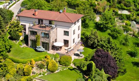 Verkauf einer einzigartigen Familienresidenz in Bôrik, Údolná, BA I