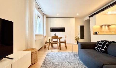 Mieten 3-Zimmer-Wohnung, 3-Zimmer-Wohnung, Cukrová, Bratislava - Staré