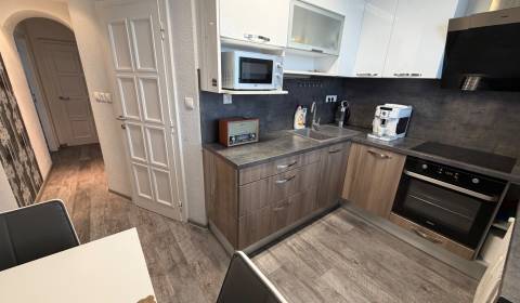 Kaufen 3-Zimmer-Wohnung, 3-Zimmer-Wohnung, Streďanská, Topoľčany, Slow