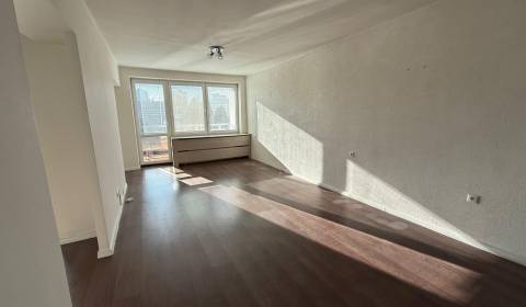 Kaufen 3-Zimmer-Wohnung, 3-Zimmer-Wohnung, Žiar nad Hronom, Slowakei