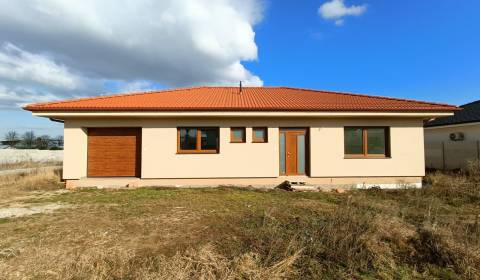 VERKAUF - 5 Zimmer Wohnung mit eine Garage - Lužianky, Smreková