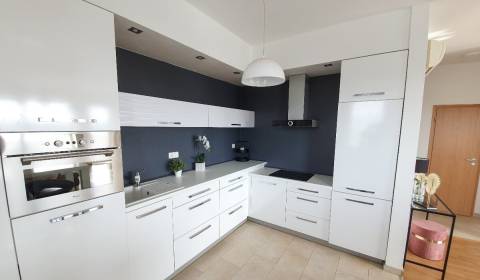 Kaufen 2-Zimmer-Wohnung, 2-Zimmer-Wohnung, Mlynské luhy, Bratislava - 