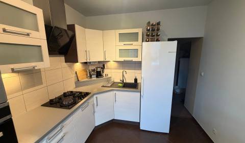Kaufen 4-Zimmer-Wohnung, 4-Zimmer-Wohnung, Wolkrova, Bratislava - Petr
