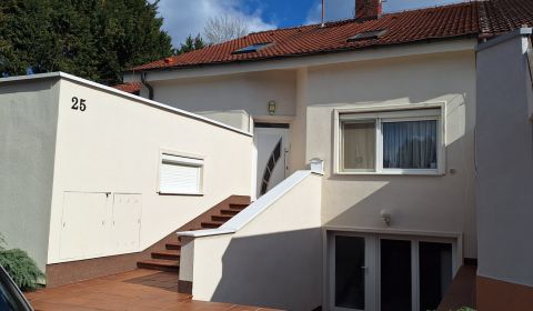 Luxuriöses Einfamilienhaus mit Pool in Komárno