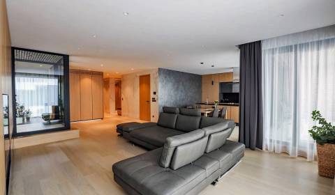 Kaufen 4-Zimmer-Wohnung, 4-Zimmer-Wohnung, Na Roličkách, Bratislava - 