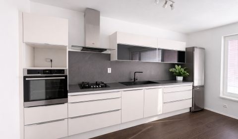 Kaufen 4-Zimmer-Wohnung, 4-Zimmer-Wohnung, Senec, Slowakei