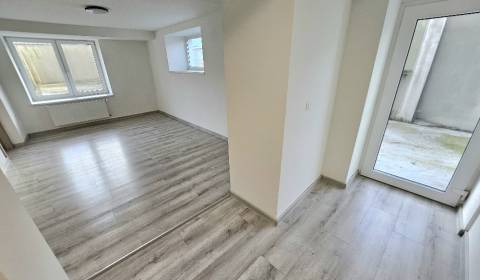 Kaufen 3-Zimmer-Wohnung, 3-Zimmer-Wohnung, Bánovce nad Bebravou, Slowa