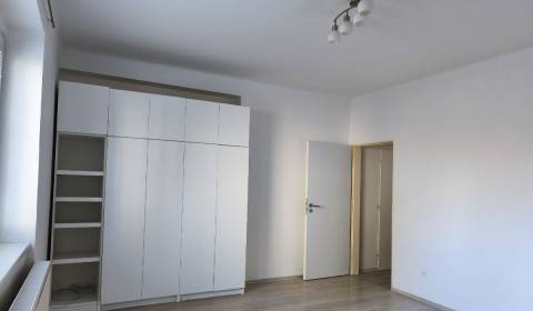 Kaufen 1-Zimmer-Wohnung, 1-Zimmer-Wohnung, Trenčianska, Bratislava - R