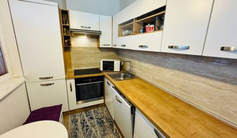 Kaufen 3-Zimmer-Wohnung, 3-Zimmer-Wohnung, Makarenkova, Partizánske, S