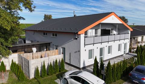 DOBROHOŠŤ - Vermietung einer möblierten 3-Zimmer-Wohnung mit Vorgarten