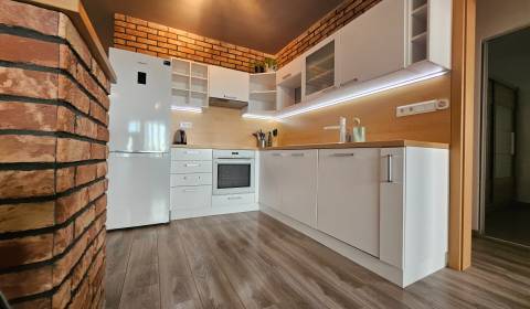 Mieten 2-Zimmer-Wohnung, 2-Zimmer-Wohnung, Rezedová, Bratislava - Ruži
