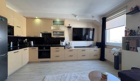 Kaufen 3-Zimmer-Wohnung, 3-Zimmer-Wohnung, Levice, Slowakei