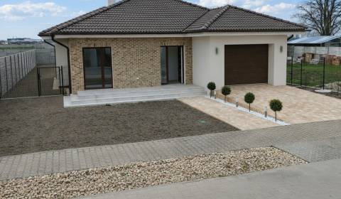 DUNAJSKÁ STREDA – Verkauf von 4 neuen Einfamilienhäusern mit Garage