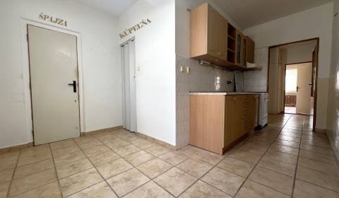 Kaufen 3-Zimmer-Wohnung, 3-Zimmer-Wohnung, 5.Apríla, Bánovce nad Bebra