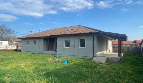 VERKAUF Zweigenerationen-Familienhaus Encs, Ungarn