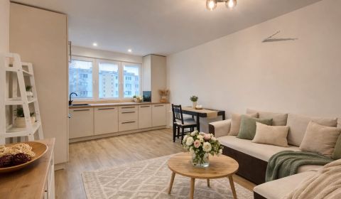 Mieten 3-Zimmer-Wohnung, 3-Zimmer-Wohnung, Čapajevova, Košice - Západ,