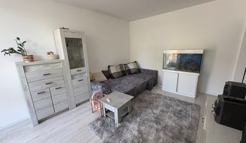 Kaufen 3-Zimmer-Wohnung, 3-Zimmer-Wohnung, Adámiho, Bratislava - Karlo