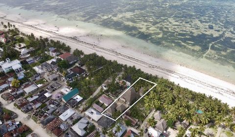 ERSTKLASSIGES, UNFERTIGES STRANDGRUNDSTÜCK IN BWEJUU