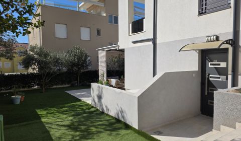 KROATIEN – Schöne 4-Zimmer-Wohnung mit großem Garten – VODICE