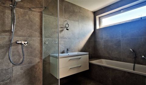 Kaufen 4-Zimmer-Wohnung, 4-Zimmer-Wohnung, Senec, Slowakei