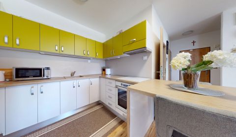 Kaufen 3-Zimmer-Wohnung, 3-Zimmer-Wohnung, Pod Vinohradmi, Topoľčany, 