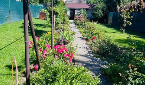 Gemütliches Ferienhaus mit Garten in Tekvičné Pole