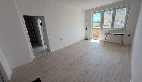 Kaufen 3-Zimmer-Wohnung, 3-Zimmer-Wohnung, Stummerova, Topoľčany, Slow
