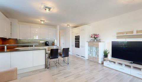 Kaufen 4-Zimmer-Wohnung, 4-Zimmer-Wohnung, Béžová, Bratislava - Petrža