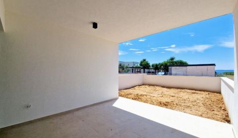 KROATIEN – Geräumiges Apartment mit kleinem Garten – PRIVLAKA, ZADAR