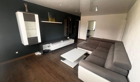 Kaufen 3-Zimmer-Wohnung, 3-Zimmer-Wohnung, Tulská, Banská Bystrica, Sl