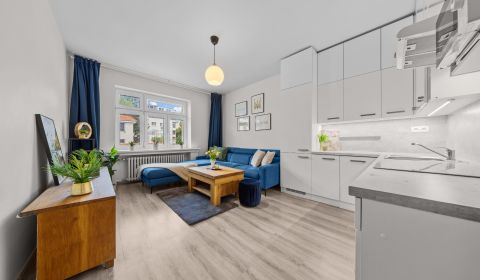 BA I-Vermietung einer modernen 3-Zimmer-Wohnung in einem Backsteingebä