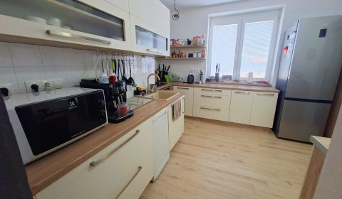 Kaufen 4-Zimmer-Wohnung, 4-Zimmer-Wohnung, Námestie kapitána Nálepku, 