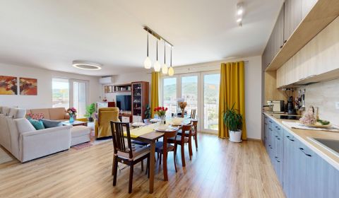 Einzigartiges 4-Zimmer-Penthouse mit Panoramablick, Bory, 2x Parkplatz