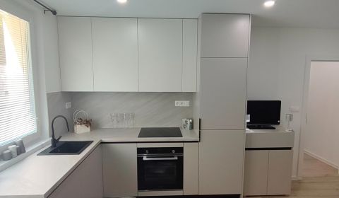 Kaufen 3-Zimmer-Wohnung, 3-Zimmer-Wohnung, Gwerkovej, Bratislava - Pet