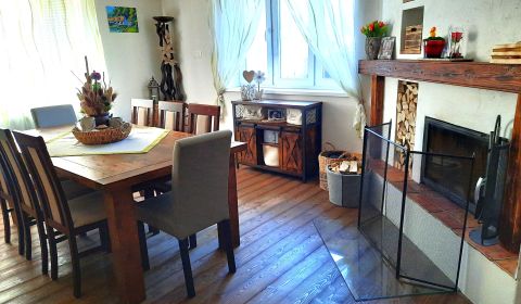 Charmantes Einfamilienhaus in Šoporňa mit Garten und Pool