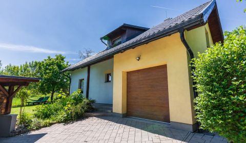 Modernes Einfamilienhaus in Králiky mit Naturanbindung