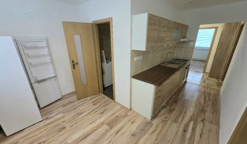 Mieten 3-Zimmer-Wohnung, 3-Zimmer-Wohnung, Bánovce nad Bebravou, Slowa