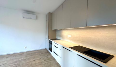 Kaufen 3-Zimmer-Wohnung, 3-Zimmer-Wohnung, Sečovská, Bratislava - Ruži