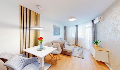 Renovierte 2-Zi.-Whg. mit Loggia, Klima, Stellplatz, Jégeho alej