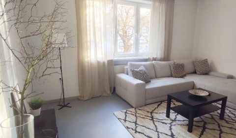 Kaufen 2-Zimmer-Wohnung, 2-Zimmer-Wohnung, Karadžičova, Bratislava - S