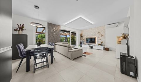 Kaufen 4-Zimmer-Wohnung, 4-Zimmer-Wohnung, Liesková, Malacky, Slowakei