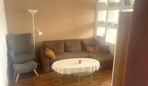 Kaufen 3-Zimmer-Wohnung, 3-Zimmer-Wohnung, Školské námestie, Malacky, 